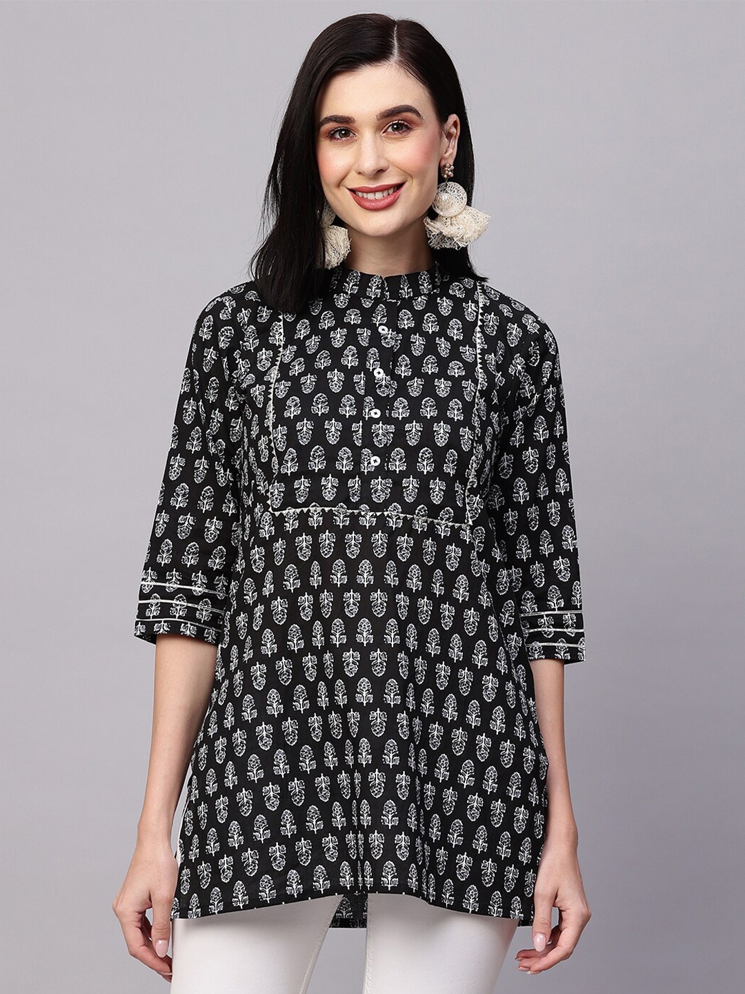 

HERE&NOW Black & White Floral Printed Gotta Patti Detail Kurti