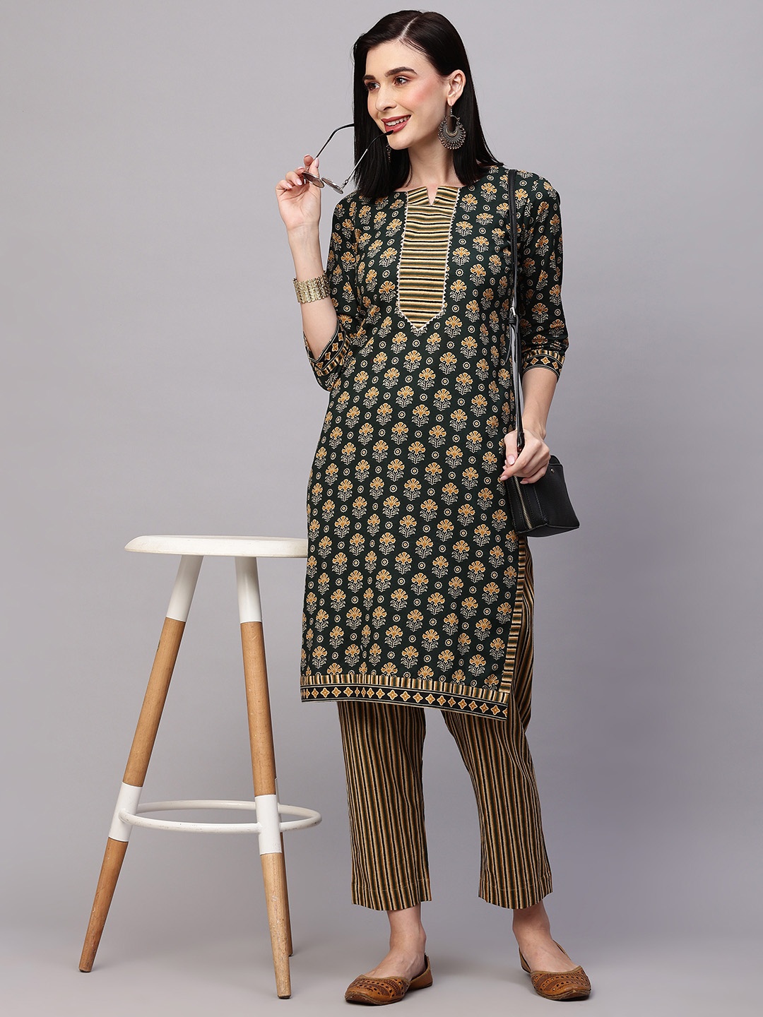 

HERE&NOW Floral Printed Gotta Patti Kurta With Trousers, Green