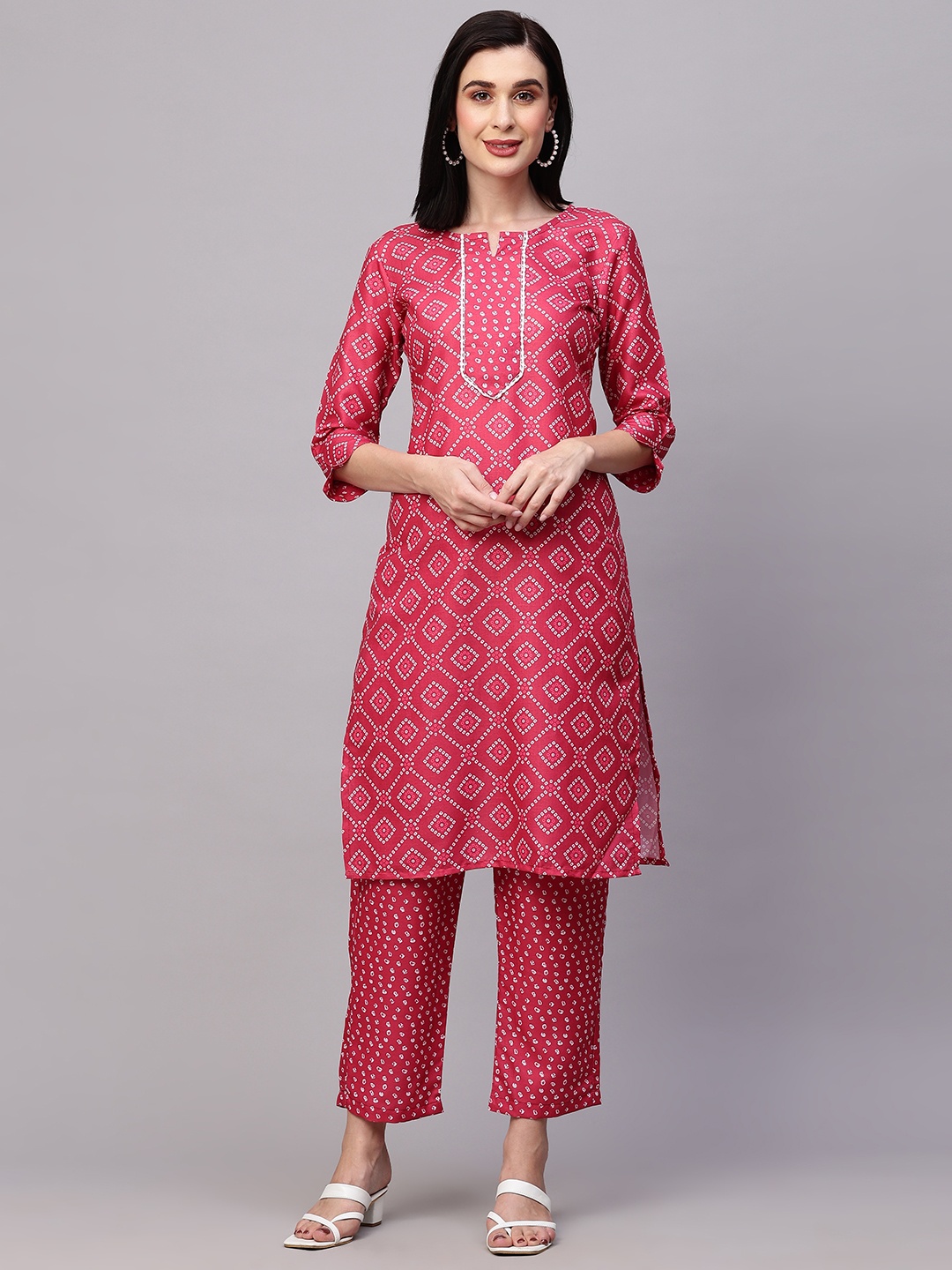 

HERE&NOW Bandhani Printed Gotta Patti Round Neck Kurta With Trousers, Pink