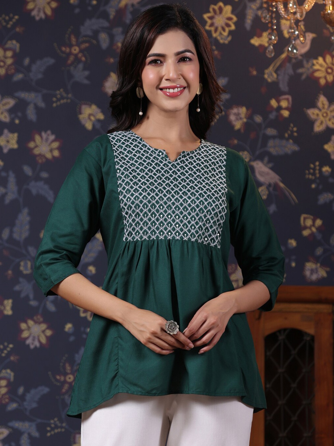 

Ode by House of Pataudi Green Geometric Embroidered Tunic