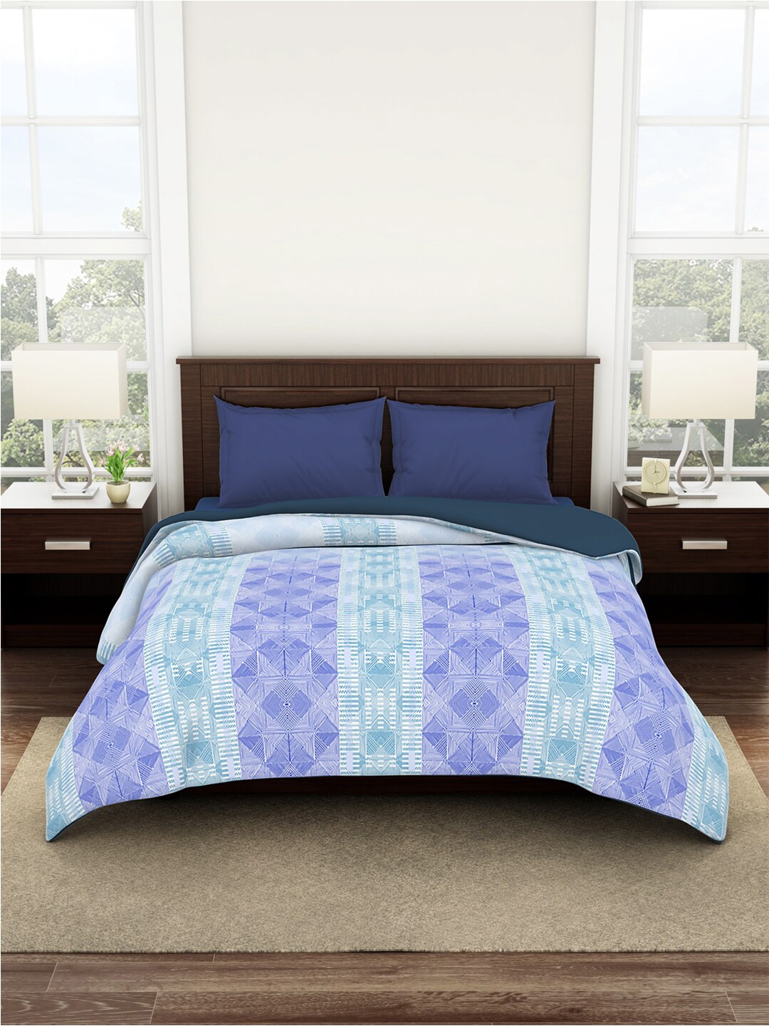

SPACES Blue & White Geometric AC Room 150 GSM Double Bed Quilt
