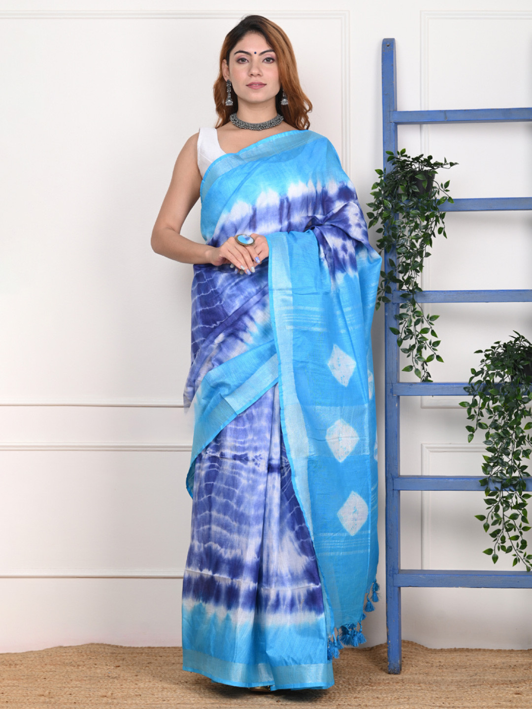 

Very Much Indian Blue & White Tie and Dye Zari Pure Cotton Saree