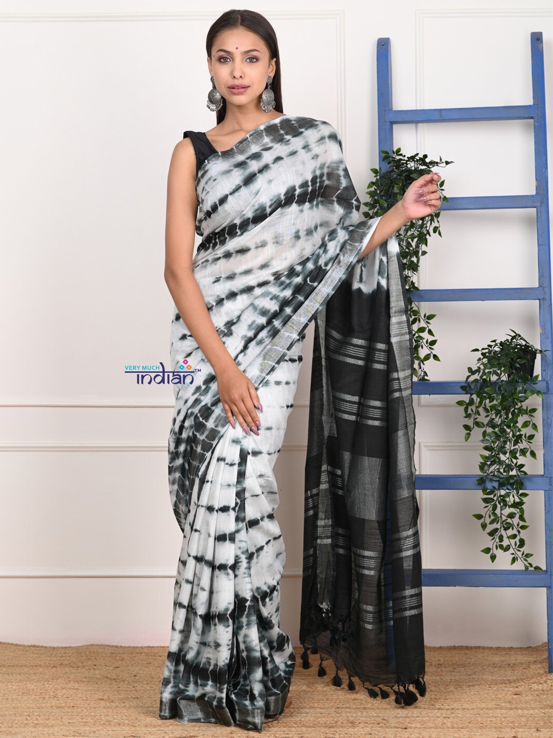 

Very Much Indian Leheriya Dyed Zari Pure Cotton Saree, White