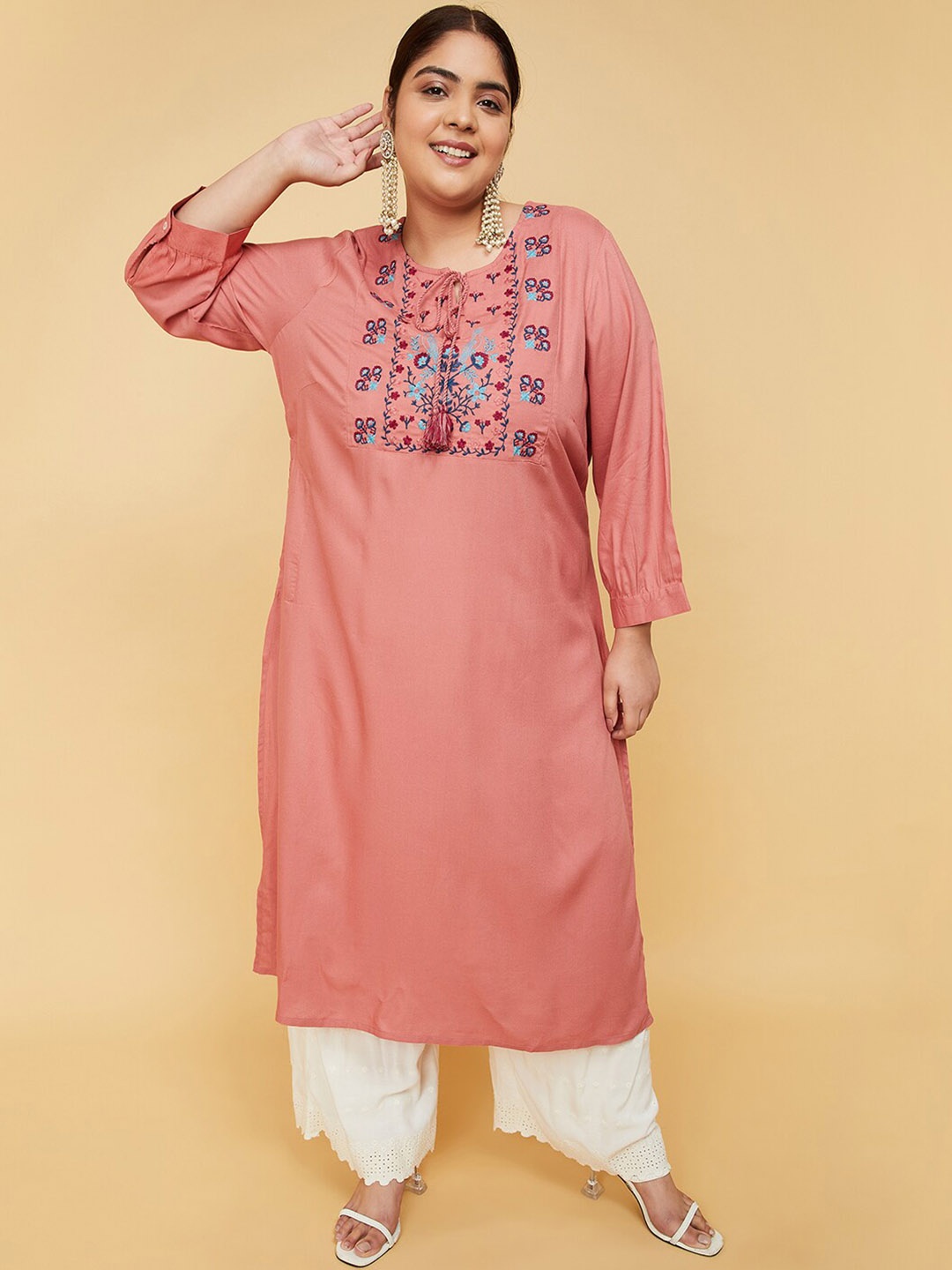 

max Yoke Design Thread Work Kurta, Orange