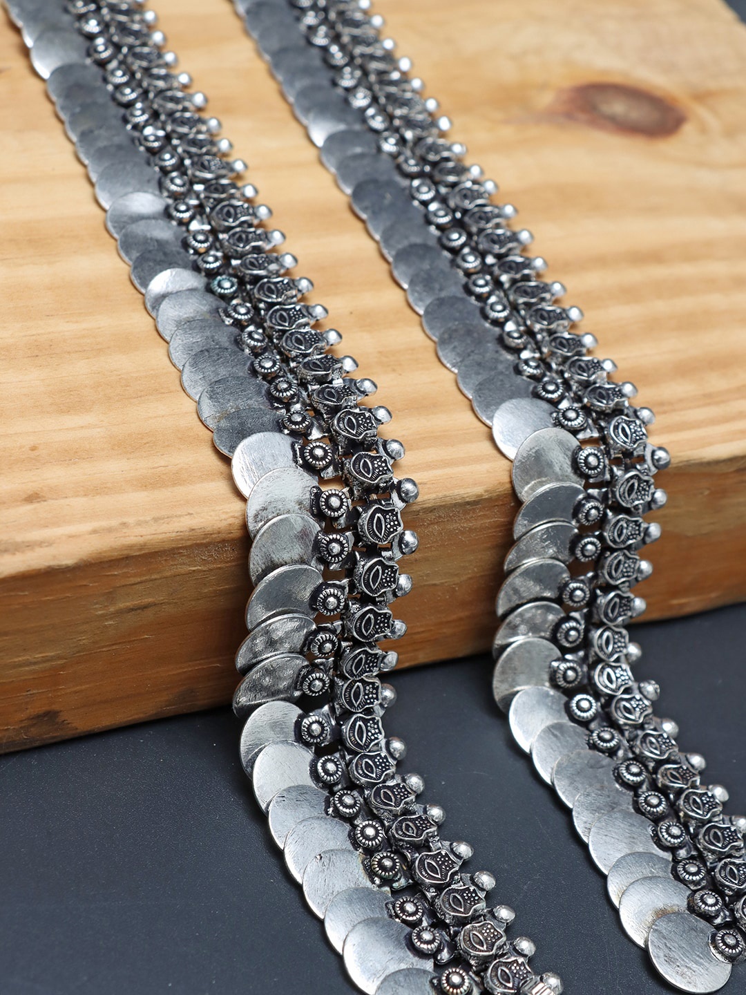 

Ozanoo Silver-Plated Oxidised Anklets