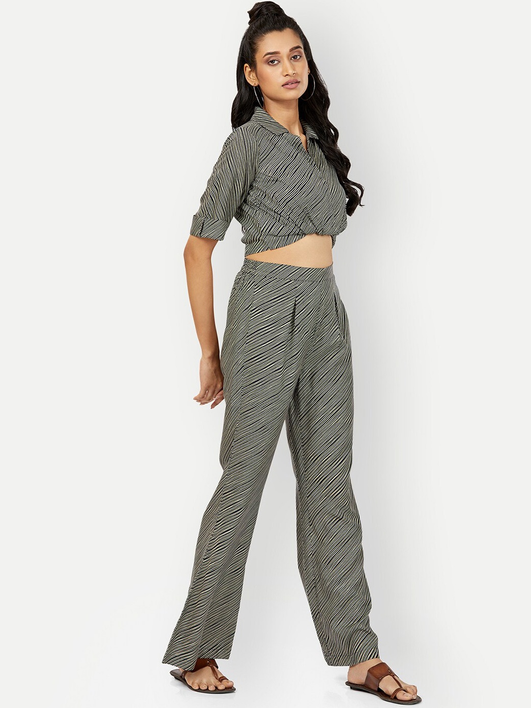 

DRESOUL Striped Shirt Collar Top With Trousers, Black