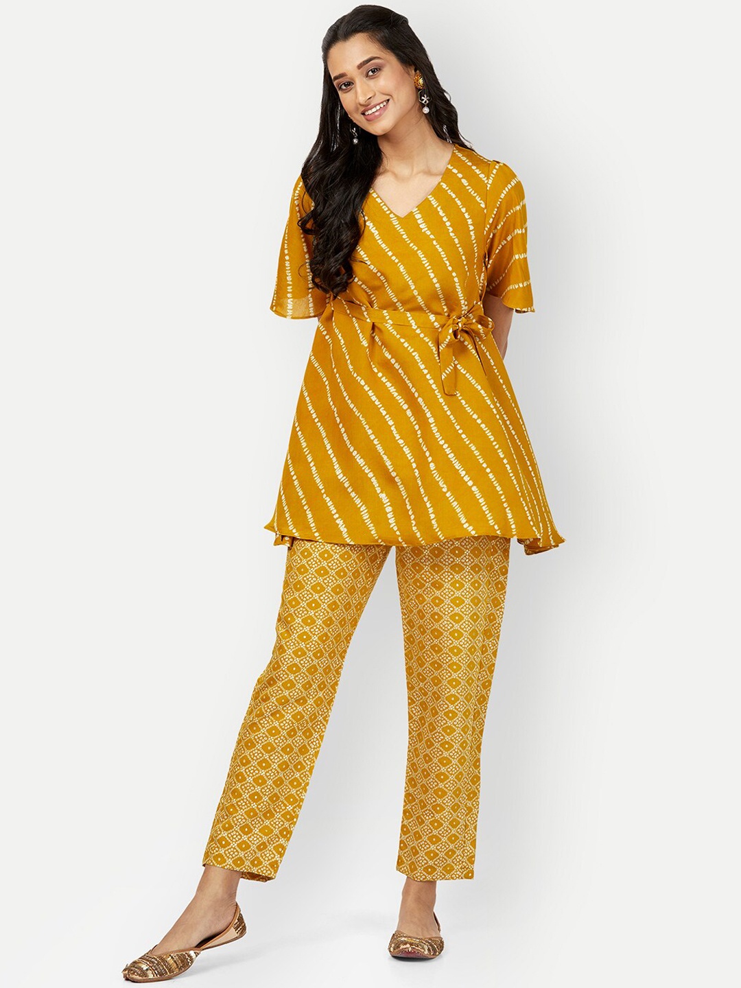 

DRESOUL Ethnic Motifs Printed V-Neck Kurti Set, Mustard