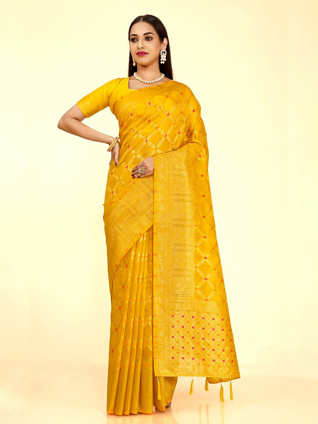 

FLOURIOUS Woven Design Zari Banarasi Saree, Yellow