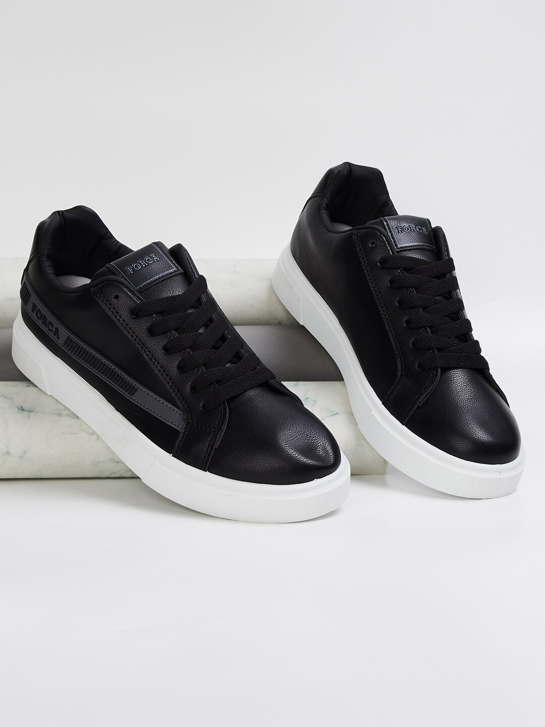 

Forca by Lifestyle Men Textured Comfort Insole Contrast Sole Sneakers, Black