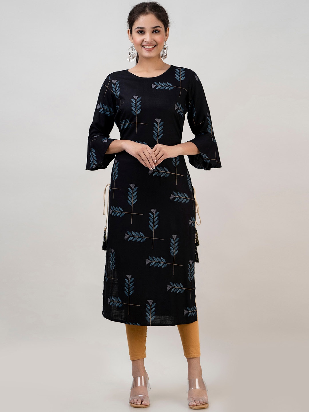 

MAUKA Ethnic Printed Bell Sleeves Thread Work Kurta, Black