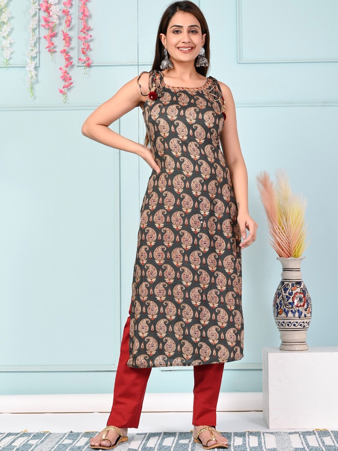 

Ramas Ethnic Motifs Printed Sleeveless Kurta, Grey