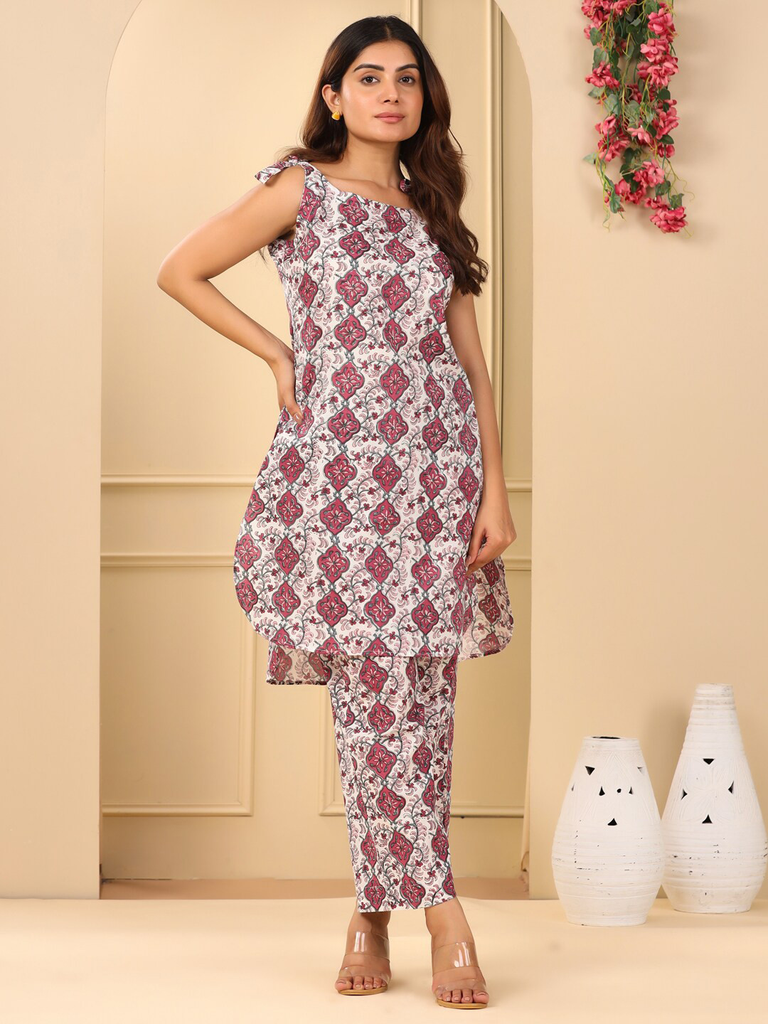 

Adveta Ethnic Motifs Printed Sleeveless Kurta With Trousers, White
