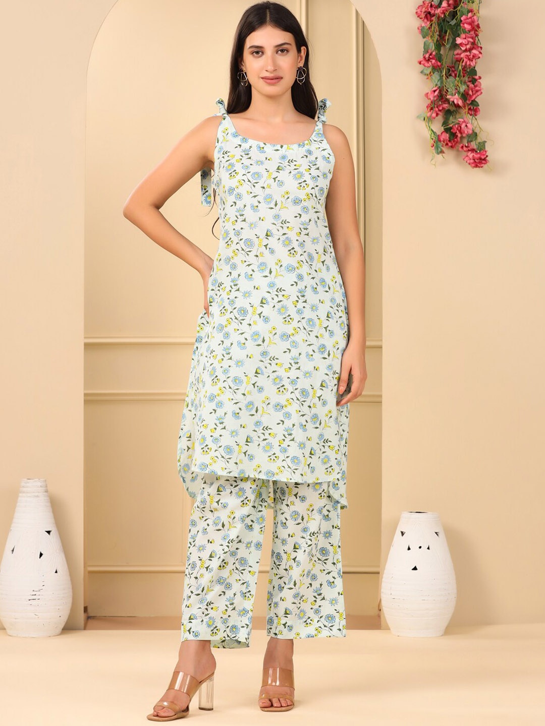 

Adveta Floral Printed Regular Kurta With Trousers, Blue