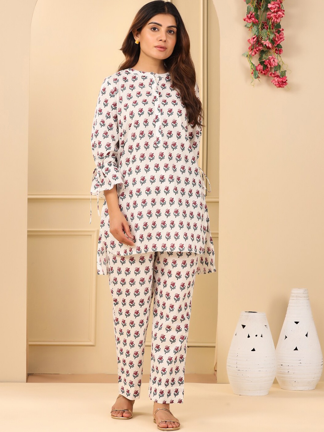 

Adveta Floral Printed Kurta With Trousers, White