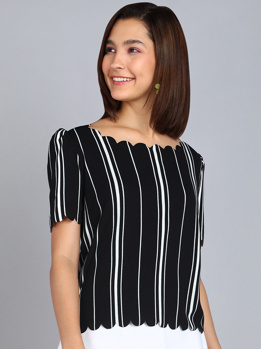 

Mast & Harbour Black & White Striped Puff Sleeves Top