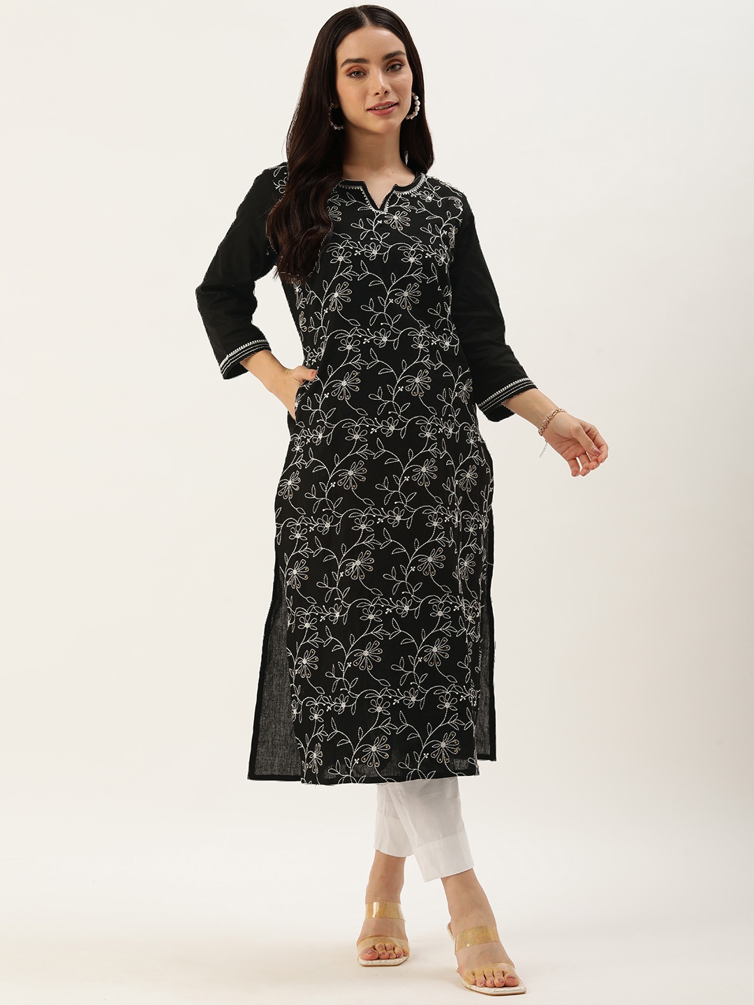 

AMUKTI Women Floral Embroidered Straight Kurta, Black