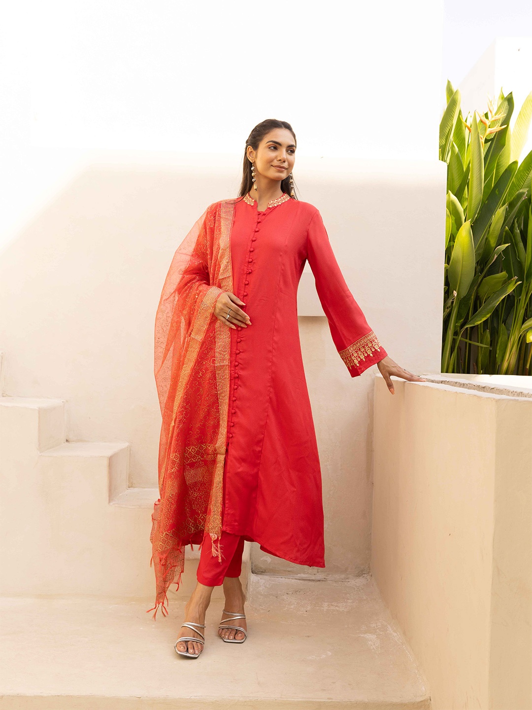 

HERE&NOW Regular Thread Work Kurta With Trousers & Dupatta, Red