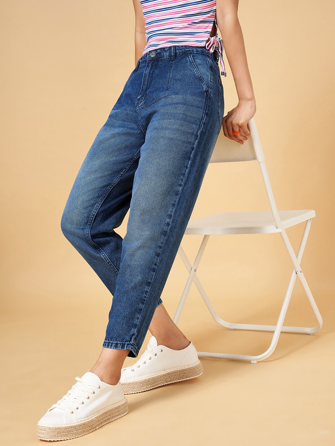 

YU by Pantaloons Women Relaxed Fit High-Rise Light Fade Jeans, Blue