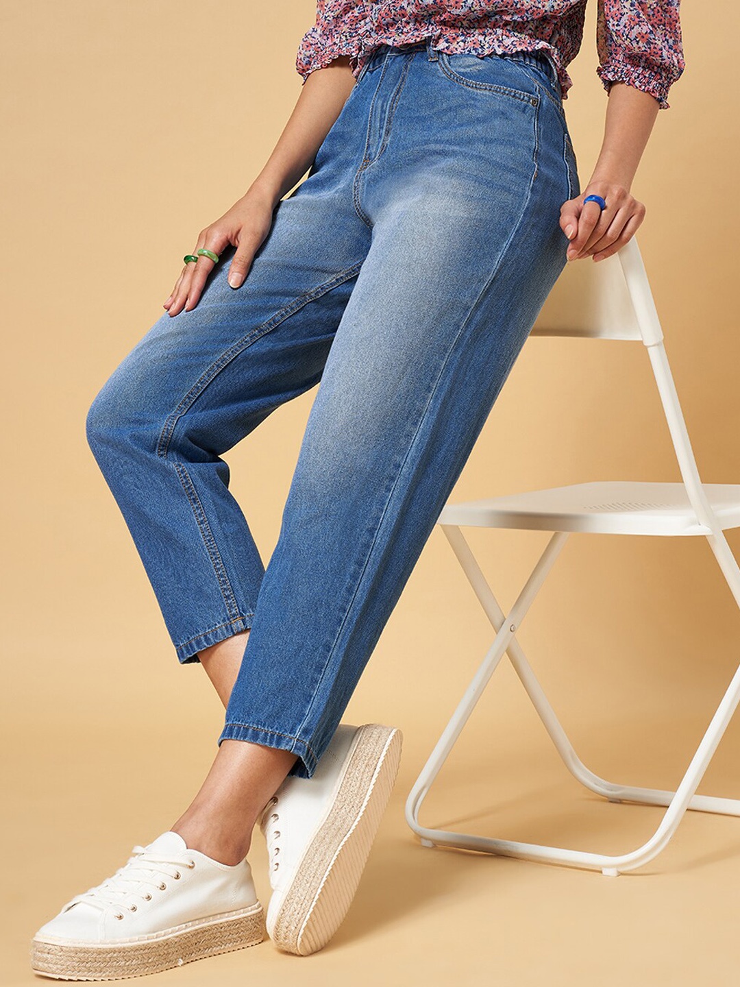 

YU by Pantaloons Women Tapered Fit Mid-Rise Light Fade Jeans, Blue