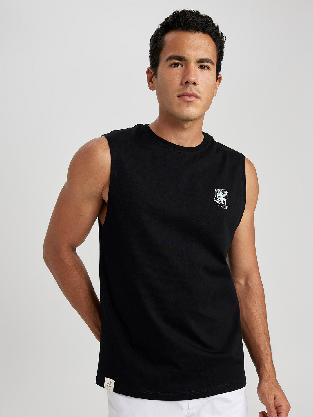 

DeFacto Round Neck Sleeveless Cotton Regular Fit Cotton Casual T-Shirt, Black