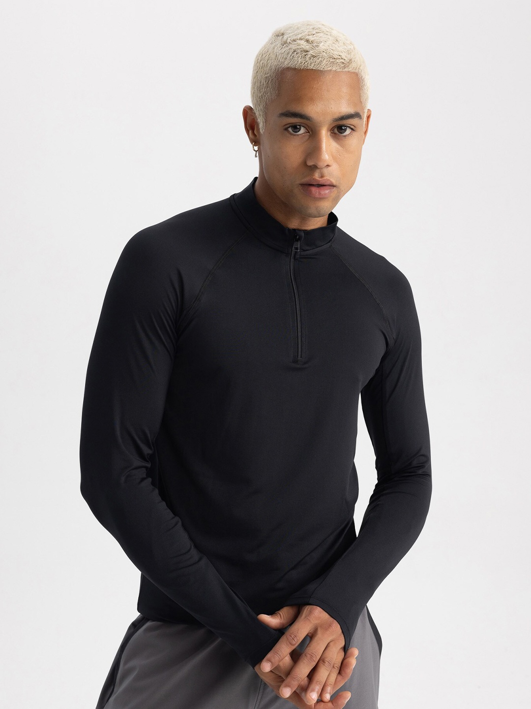

DeFacto Raglan Sleeves High Neck T-shirt, Black