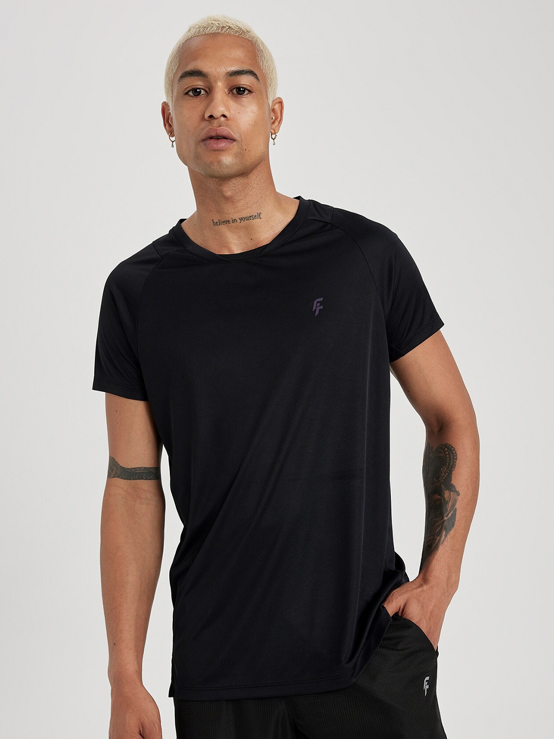

DeFacto Round Neck Short Sleeves T-shirt, Black