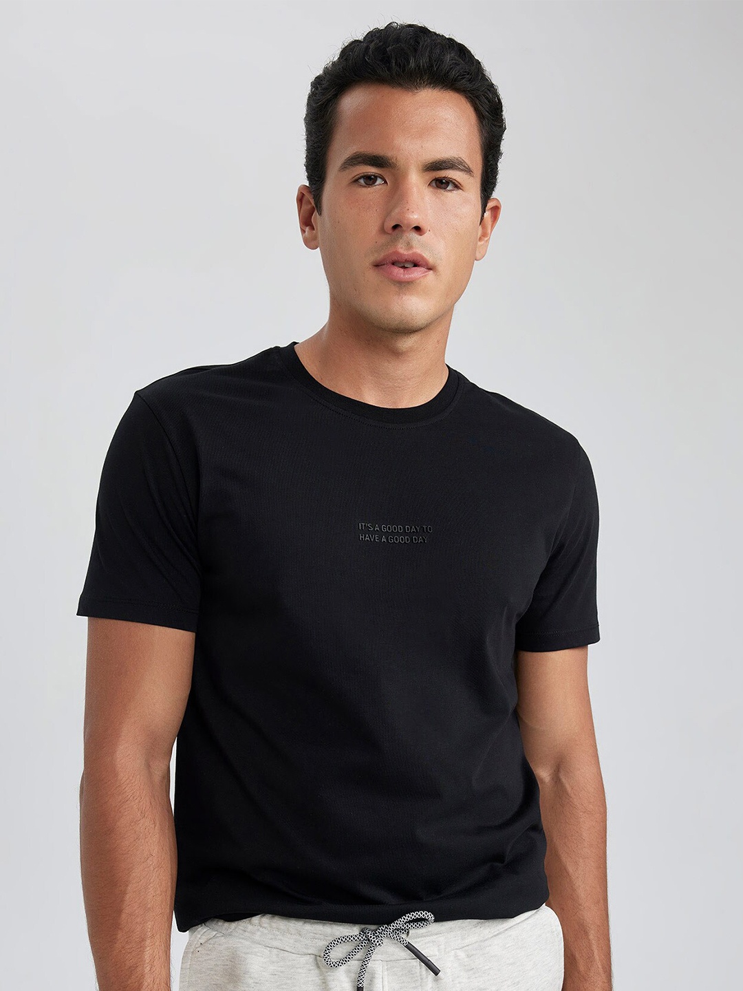 

DeFacto Round Neck Cotton T-Shirt, Black