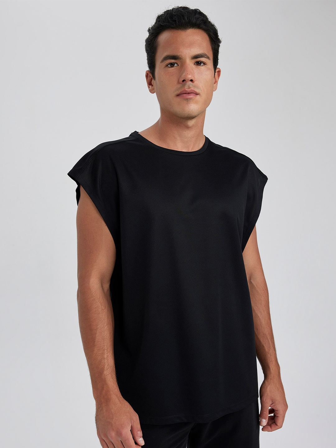

DeFacto Round Neck Extended Sleeves T-shirt, Black
