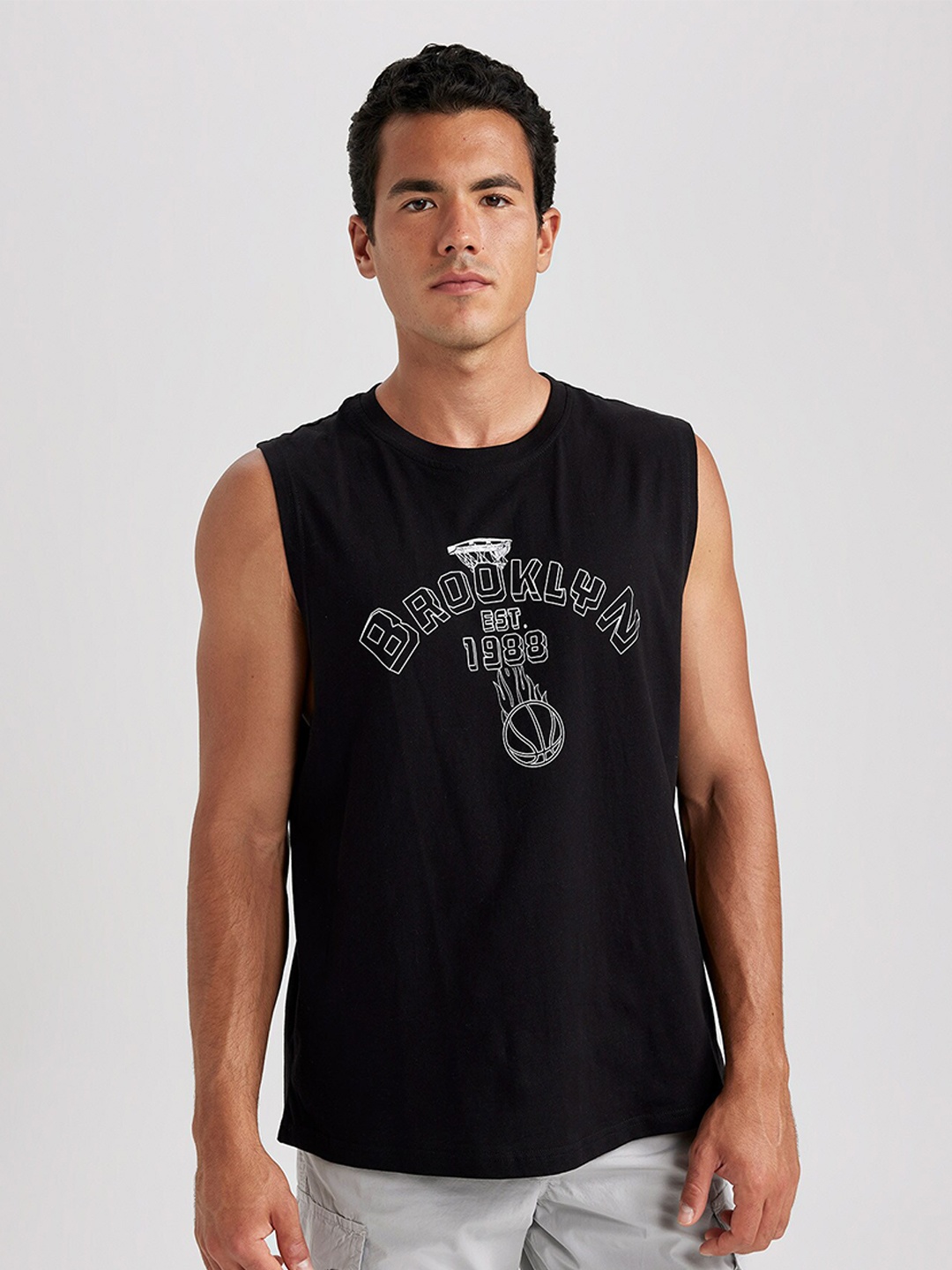 

DeFacto Round Neck Sleeveless Cotton T-Shirt, Black