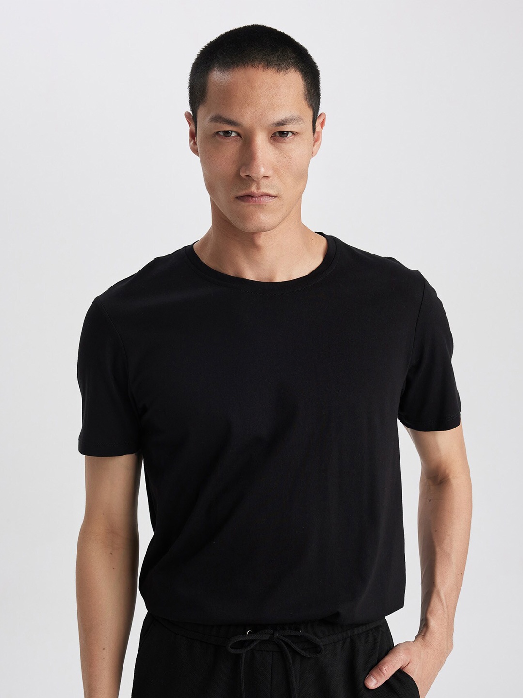 

DeFacto Round Neck Cotton T-shirt, Black