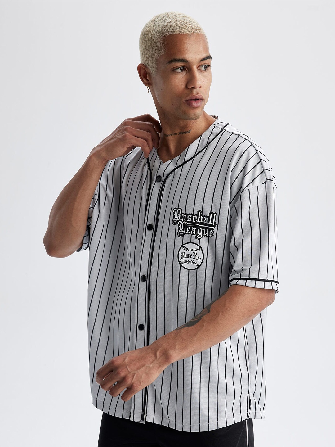 

DeFacto Striped V Neck Shirt, Black