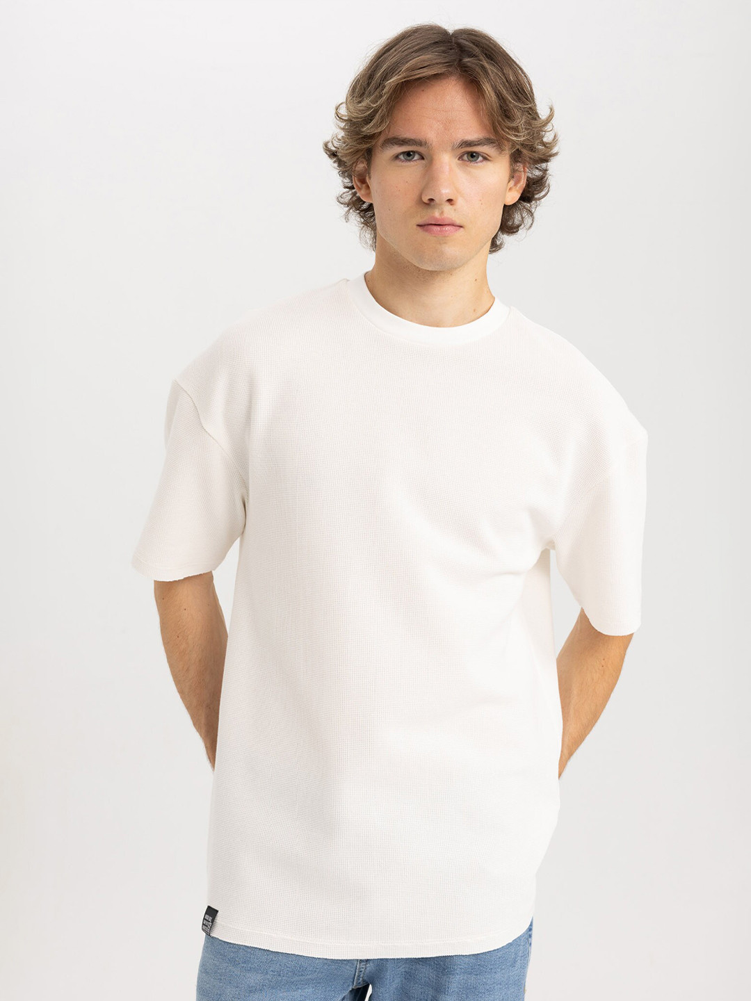 

DeFacto Drop-Shoulder Sleeves T-shirt, White