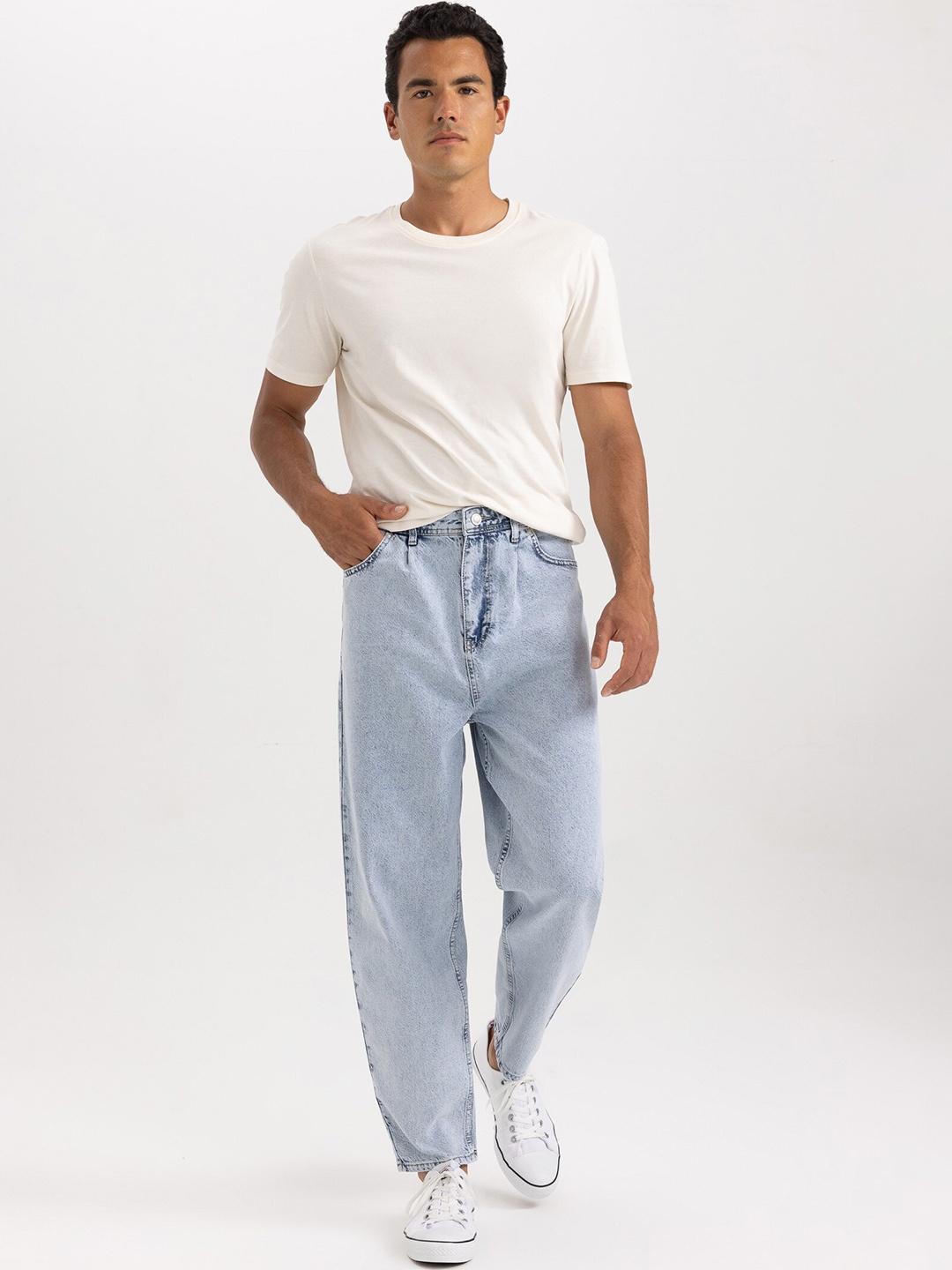 

DeFacto Men Clean Look Mid-Rise Pure Cotton Jeans, Na
