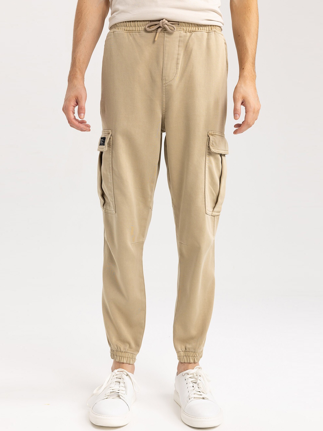 

DeFacto Men Mid Rise Plain Cotton Cargos, Beige