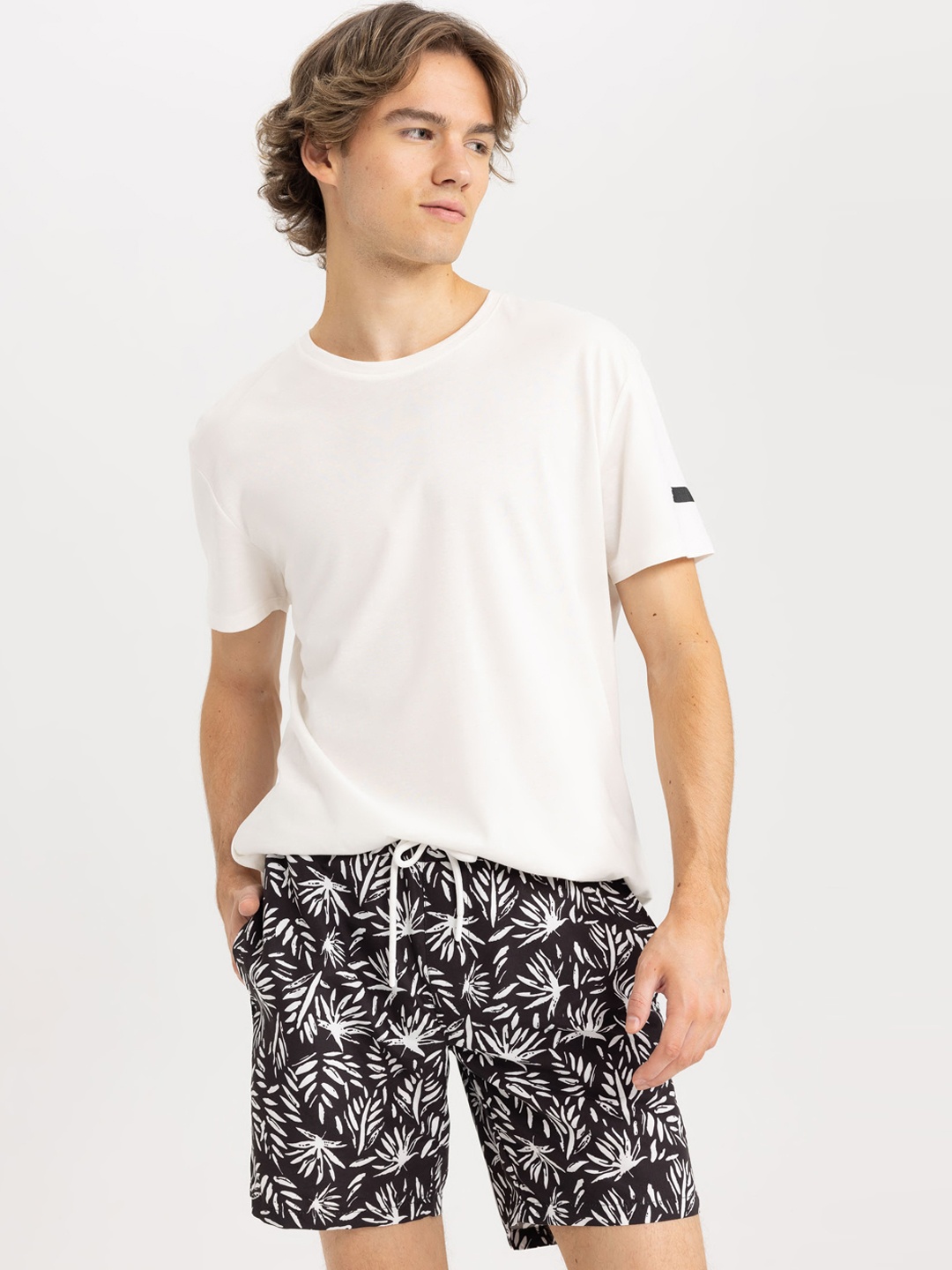 

DeFacto Men Printed Swim Shorts, Black