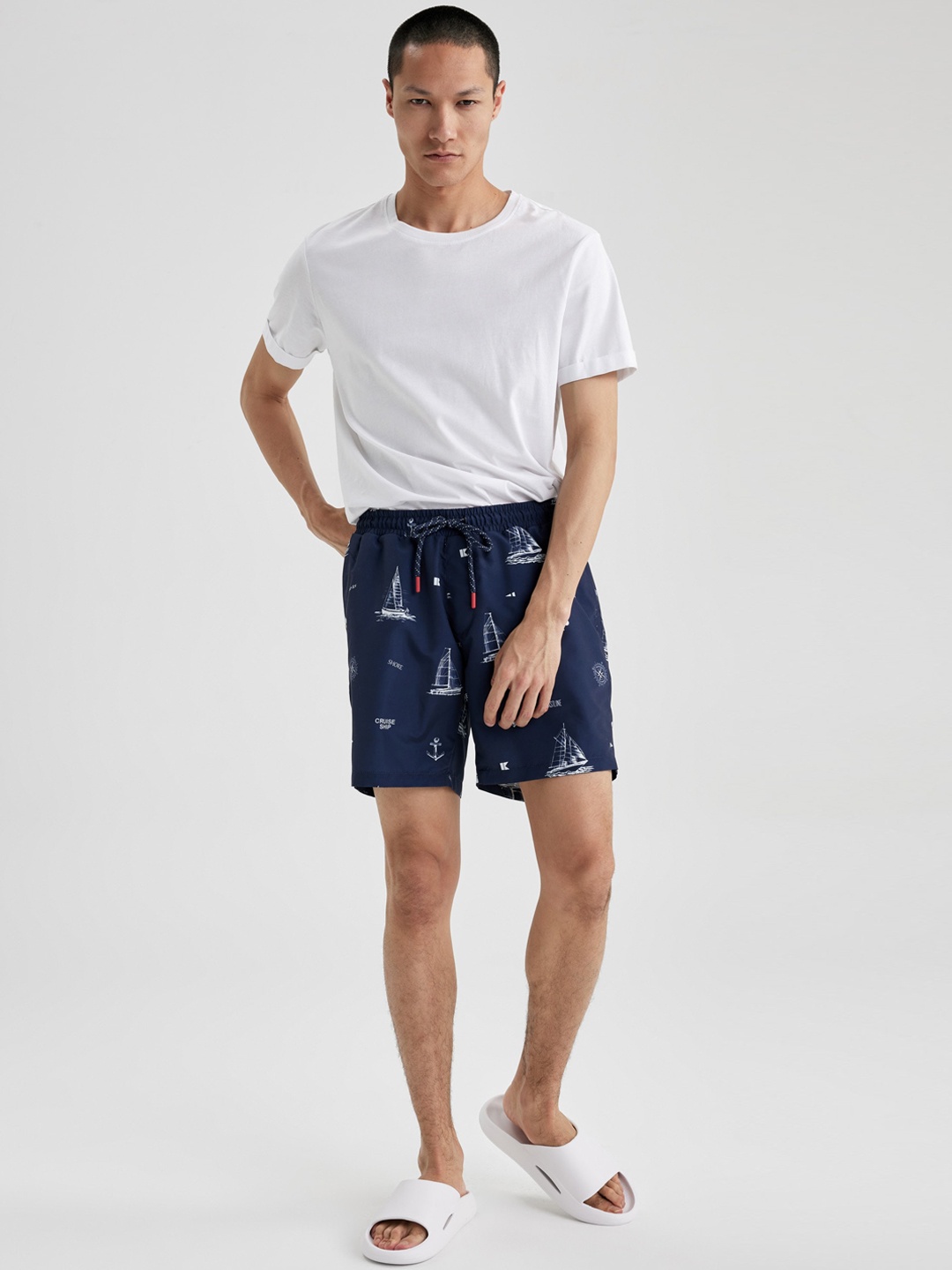 

DeFacto Men Nautical Printed Regular Fit Swim Shorts, Navy blue