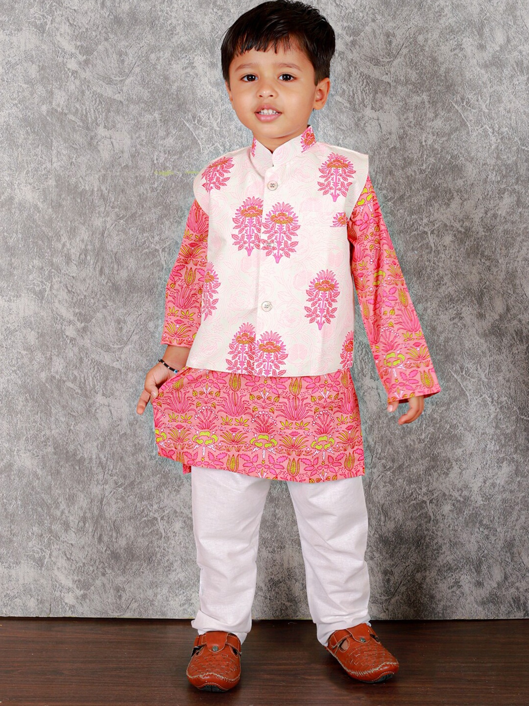 

Stuffie Land Boys Floral Printed Pure Cotton Kurta & Pyjamas With Nehru Jacket, Pink