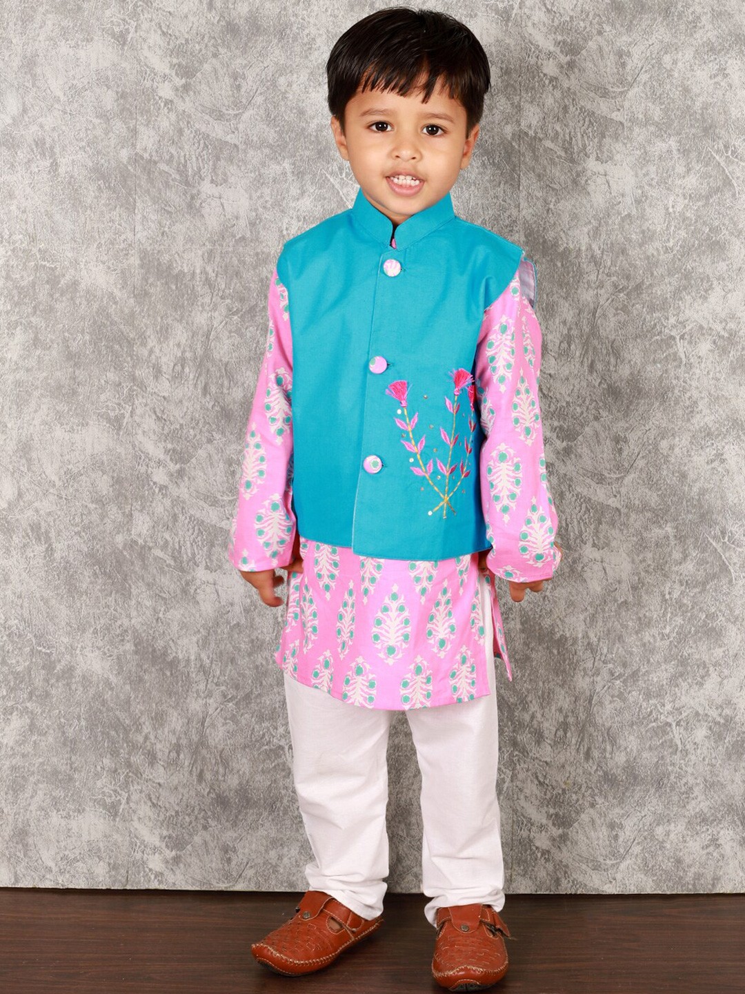 

Stuffie Land Boys Ethnic Motifs Printed Pure Cotton Kurta & Pyjamas With Nehru Jacket, Pink