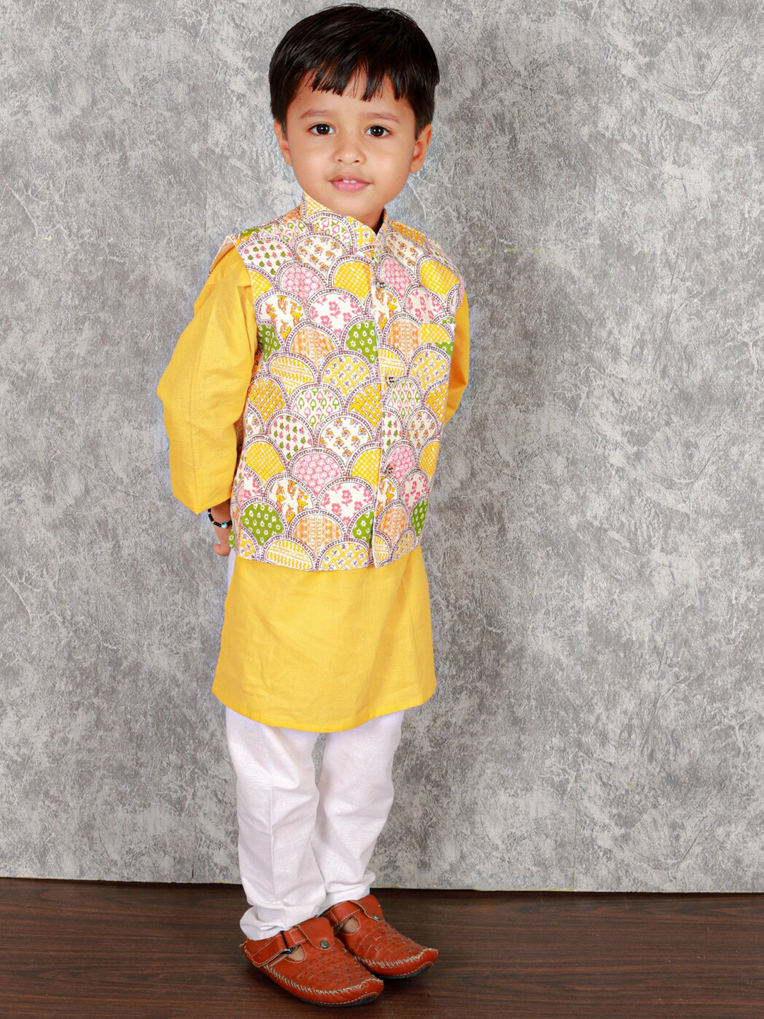 

Stuffie Land Boys Regular Pure Cotton Kurta With Pyjamas & Nehru Jacket, Yellow