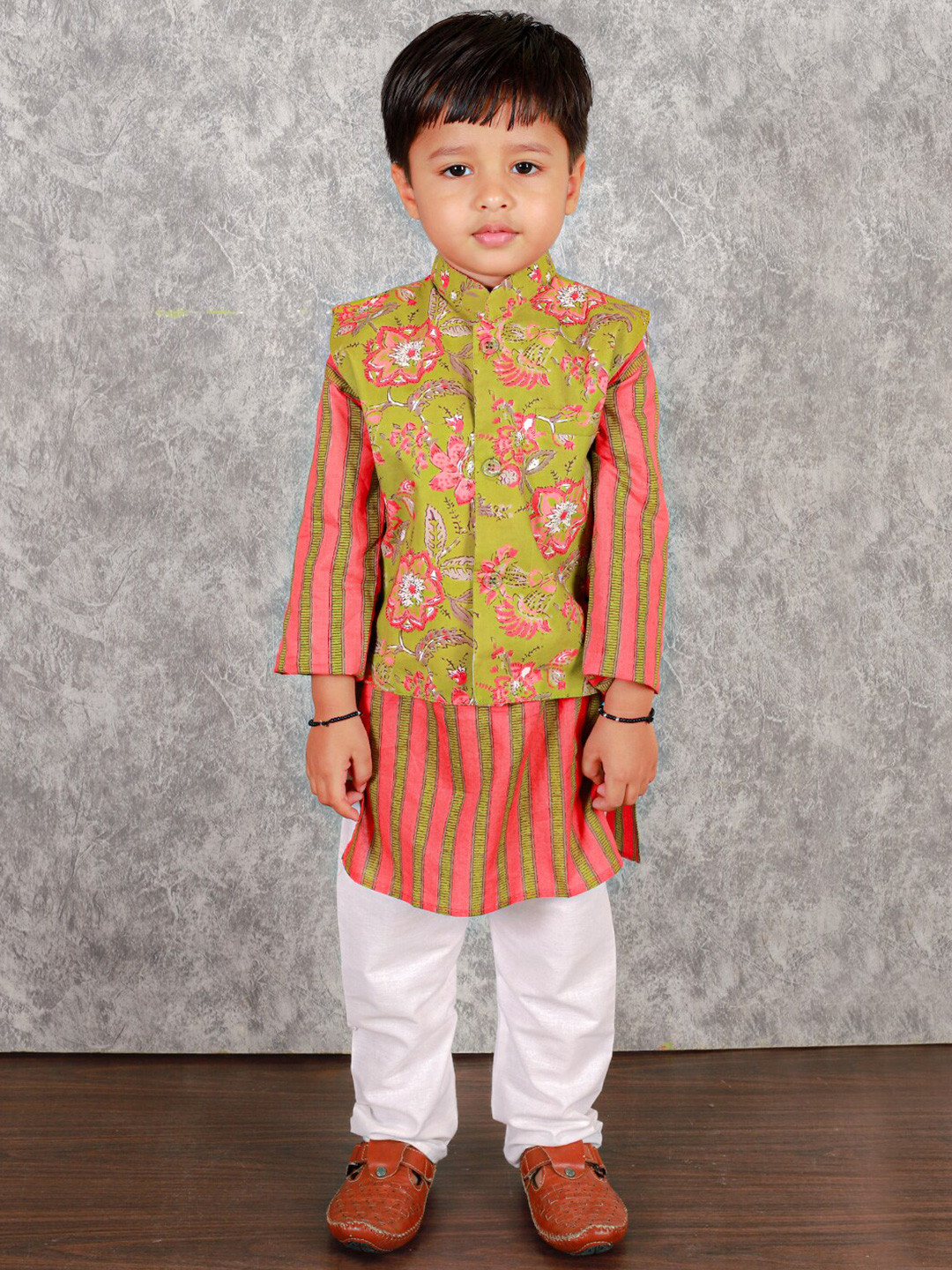 

Stuffie Land Boys Striped Mandarin Collar Pure Cotton Kurta & Pyjamas With Nehru Jacket, Pink