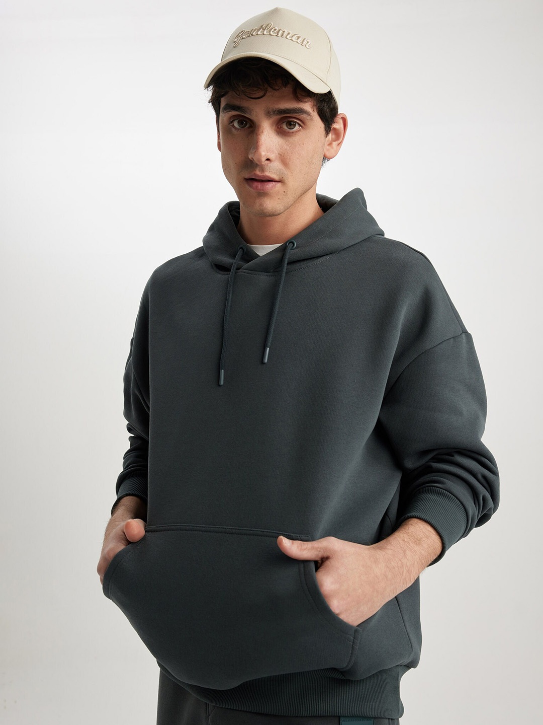 

DeFacto Hooded Long Sleeve Pullover, Charcoal