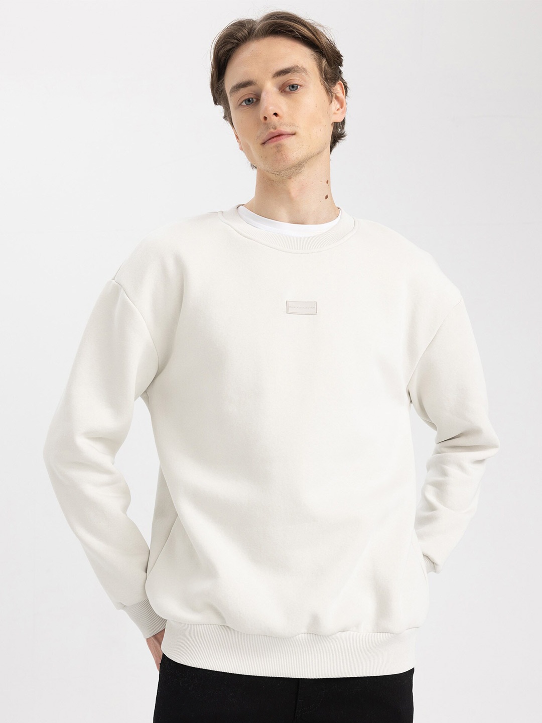 

DeFacto Round Neck Full Sleeve Pullover Sweatshirt, White