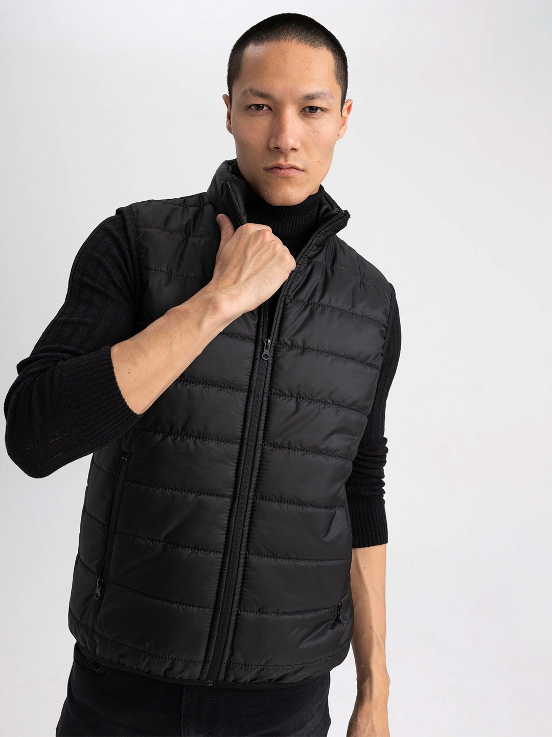 

DeFacto Stand Collar Sleeveless Puffer Jackets, Black