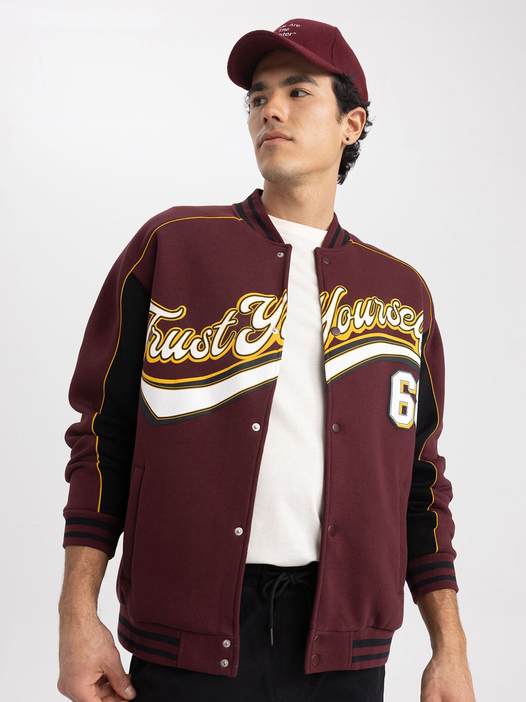 

DeFacto Typography Printed Mock Collar Front-Open Sweaters, Maroon