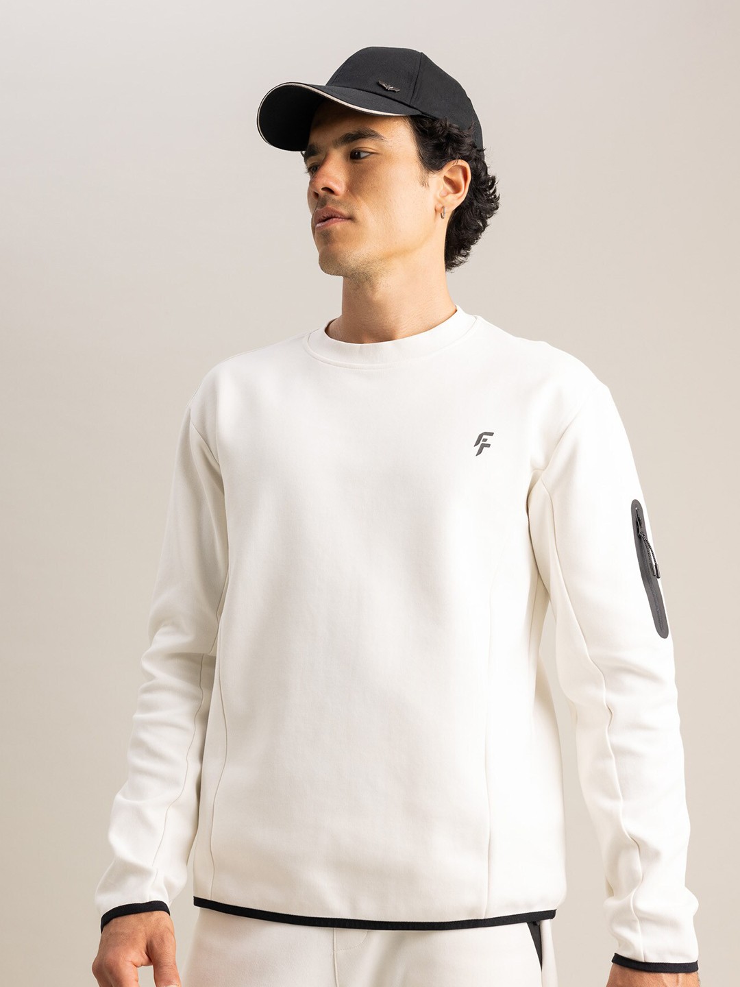 

DeFacto Round Neck Long Sleeves Pullover, White