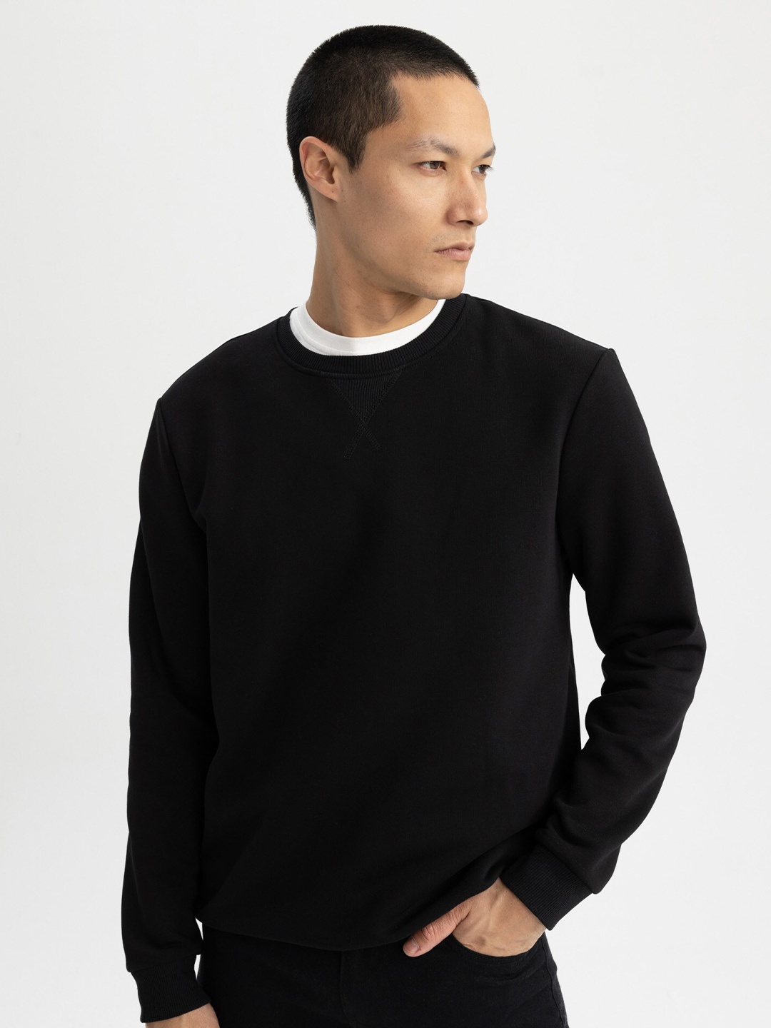

DeFacto Round Neck Long Sleeves Pullover, Black