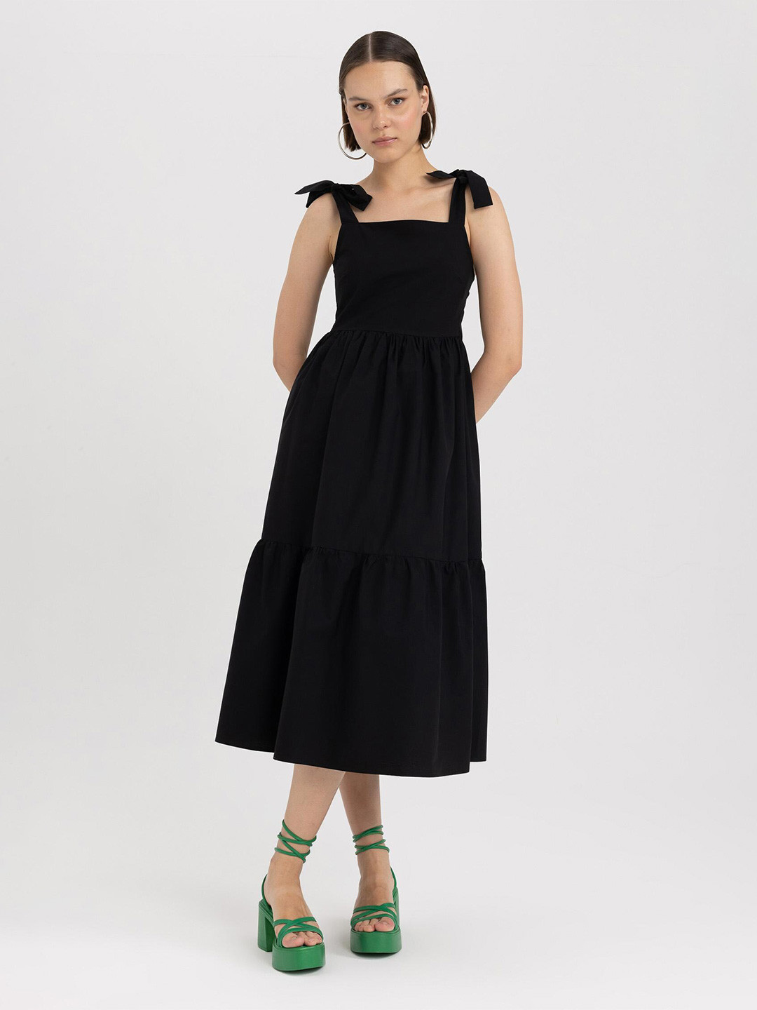 

DeFacto Tiered Detailed Shoulder Straps Pure Cotton A-Line Dress, Black