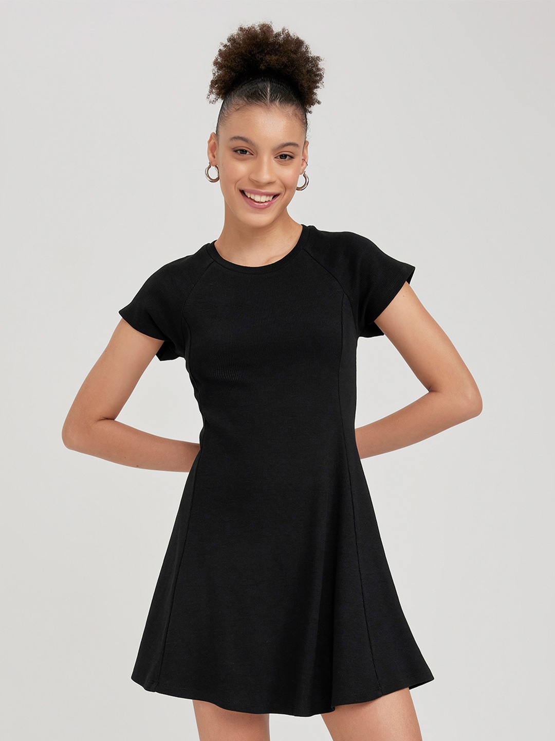 

DeFacto Round Neck Flared Sleeves Cotton A-Line Mini Dress, Black