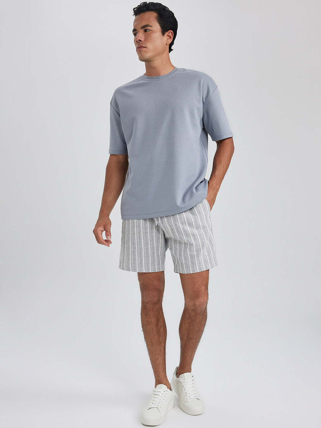 

DeFacto Striped Mid Rise Regular Shorts, Grey