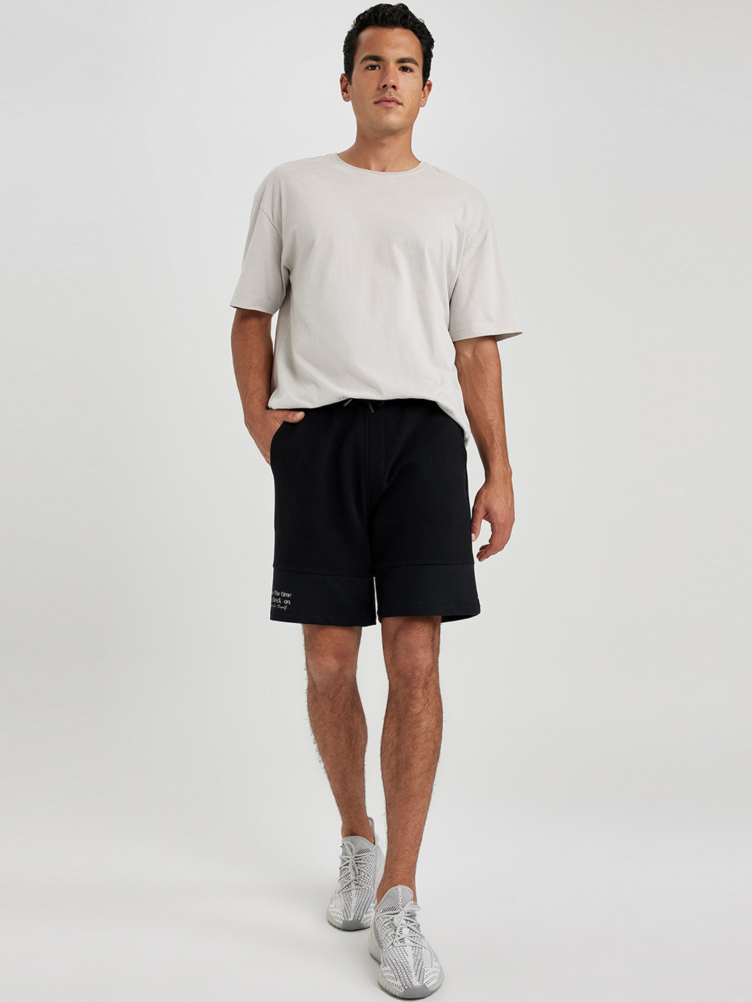 

DeFacto Men Mid-Rise Cotton Shorts, Na